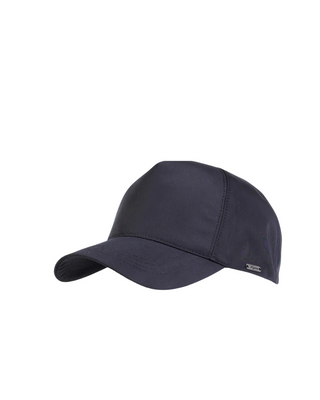 Wigéns Baseballkeps polyester Svart stilfull herr keps fotad snett framifrån mot en vit bakgrund  