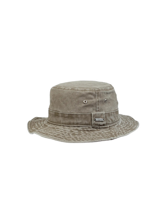 Wigéns Bucket Hat – Fiskehatt i Bomull - Khaki, fotad mot en vit bakgrund med logga tydligt synligt mitt på framsidan av hatten.