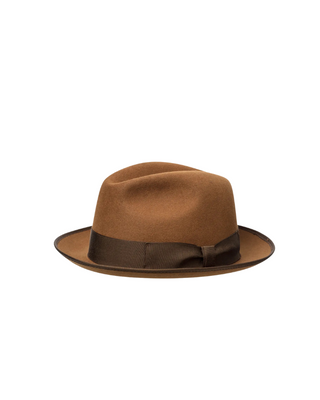Wigéns Classico Hatt - Brun med Brunt Band. Klassisk och stiren hatt från wigens med band fotat mot en vit bakgrund 