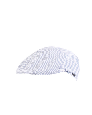 Wigéns Ivy Flat Cap i bomull -  Ljusblå/Vit Randig herr keps från Wigéns fotad mot en vit bakgrund snett framifrån 