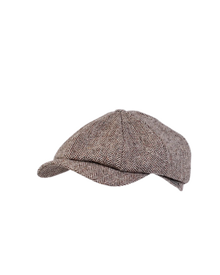 Wigéns Newsboy Classic Keps  i Ull - Ljusbrun med Fiskbensmönster, sygg och härlig herr keps fotad mot en vit/grå bakgrund 