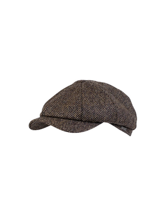 Wigéns Newsboy Classic Keps  i Ull - Olivgrönmelerad med Fiskbensmönster, sygg och härlig herr keps fotad mot en vit/grå bakgrund 