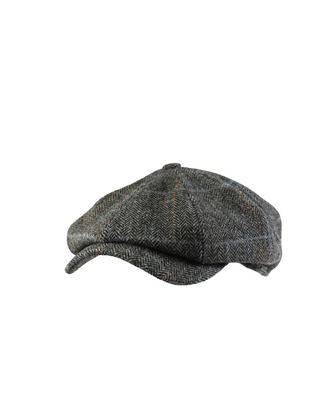Wigéns Newsboy Retro Keps – GRåmelerad med Fiskbens och Rutmönster herrkeps från wigéns fotad mot en vit bakgrund