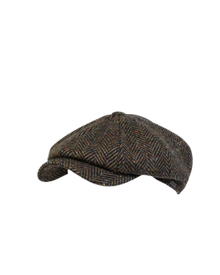 Wigéns Newsboy Retro Keps – Grönmelerad med Fiskbensmönster härlig retro herrkeps från wigéns fotad mot en vit bakgrund