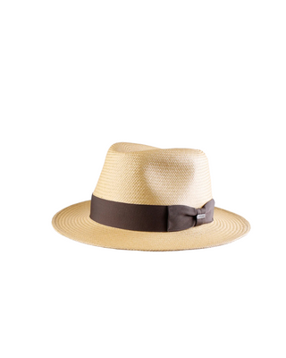Wigéns Panama Hatt - Beige med Brunt Band  fotad mot en vit bakgrund 