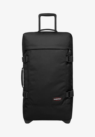 Eastpak Tranverz Mellanstor Resväska - Black, fotad mot en vit bakgrund.