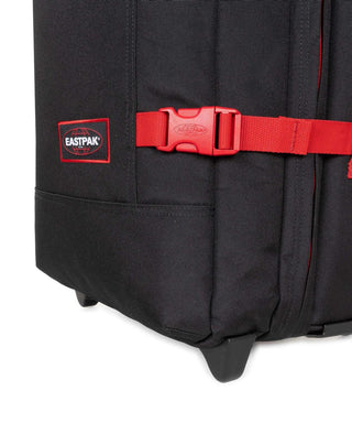 Eastpak Tranverz S Kabinväska 51cm - Kontrast Scarlet, fotad mot en vit bakgrund.
