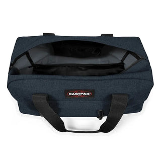 Eastpak Compact+ Duffelbag - Triple Denim, fotad mot en vit bakgrund.