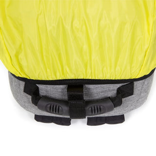 Eastpak Cory Ryggsäcksskydd - Spring Lime, fotad mot en vit bakgrund.
