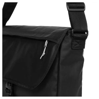 Eastpak Delegate + Axel/datorväska - Tarp Black, fotad mot en vit bakgrund.