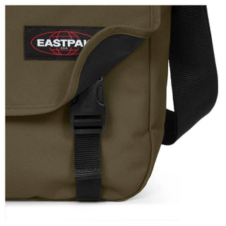 Eastpak Delegate + Axel/datorväska - Army Olive, fotad mot en vit bakgrund.