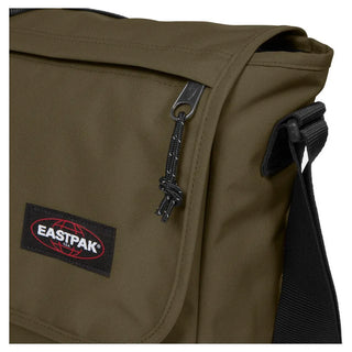 Eastpak Delegate + Axel/datorväska - Army Olive, fotad mot en vit bakgrund.