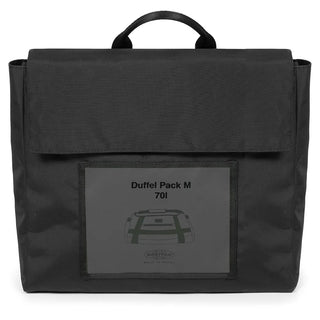 Eastpak Duffel Pack M Duffelbag 71cm - Tarp Black, fotad mot en vit bakgrund.