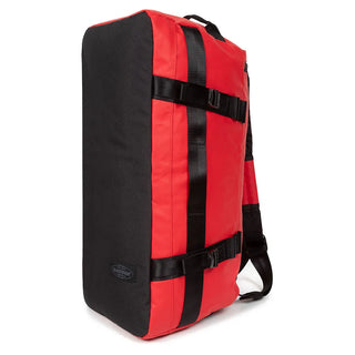 Eastpak Duffel Pack M Duffelbag 71cm - Tarp Red, fotad mot en vit bakgrund.