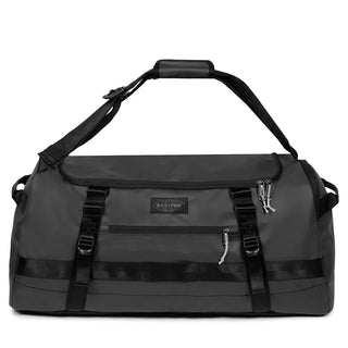 Eastpak Duffel Pack M Duffelbag 71cm - Tarp Black, fotad mot en vit bakgrund.
