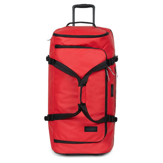 Eastpak Duffel Pack L Resväska Med Hjul - Tarp Red, fotad mot en vit bakgrund.