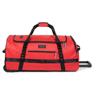 Eastpak Duffel Pack L Resväska Med Hjul - Tarp Red, fotad mot en vit bakgrund.