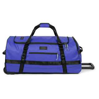 Eastpak Duffel Pack M Resväska Med Hjul - Tarp Blue, fotad mot en vit bakgrund.
