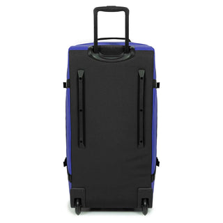 Eastpak Duffel Pack M Resväska Med Hjul - Tarp Blue, fotad mot en vit bakgrund.