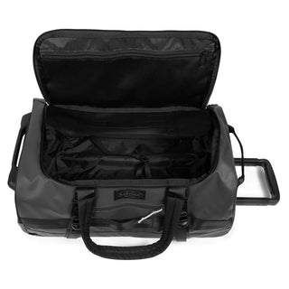 Eastpak Duffel Pack S Kabinväska Med Hjul - Tarp Black, fotad mot en vit bakgrund.