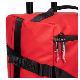 Eastpak Duffel Pack S Kabinväska Med Hjul - Tarp Red, fotad mot en vit bakgrund.