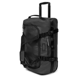 Eastpak Duffel Pack S Kabinväska Med Hjul - Tarp Black, fotad mot en vit bakgrund.