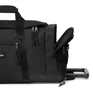 Eastpak Leatherface L +  Resväska/Duffelbag 104L - Black, fotad mot en vit bakgrund.