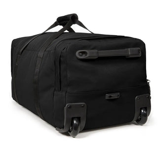 Eastpak Leatherface L +  Resväska/Duffelbag 104L - Black, fotad mot en vit bakgrund.