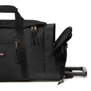 Eastpak Leatherface M +  Resväska/Duffelbag 69L - Black, fotad mot en vit bakgrund.