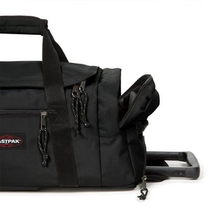 Eastpak Leatherface S +  Kabinväska/Duffelbag 41L - Black, fotad mot en vit bakgrund.