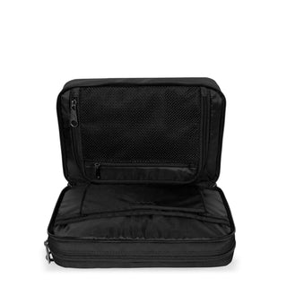 Eastpak Mavis Necessär - Black, fotad mot en vit bakgrund.