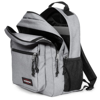 Eastpak Morius Ryggsäck - Sunday Grey, fotad mot en vit bakgrund.