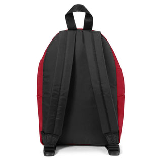 Eastpak ORBIT Ryggsäck - Scarlet Red, fotad mot en vit bakgrund.