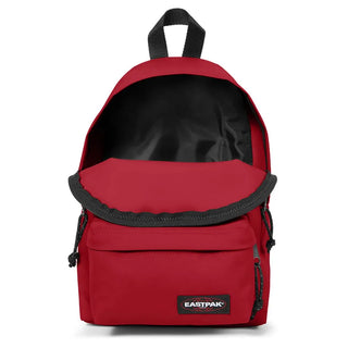 Eastpak ORBIT Ryggsäck - Scarlet Red, fotad mot en vit bakgrund.