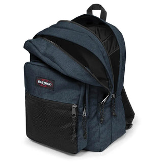 Eastpak Pinacle Ryggsäck - Triple Denim, fotad mot en vit bakgrund.