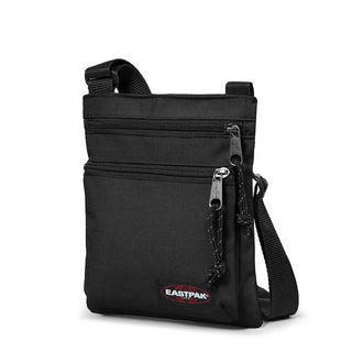Eastpak Rusher Crossbodyväska - Black, fotad mot en vit bakgrund.