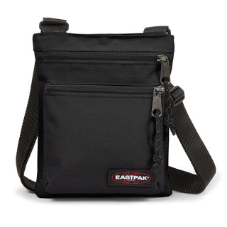 Eastpak Rusher Crossbodyväska - Black, fotad mot en vit bakgrund.