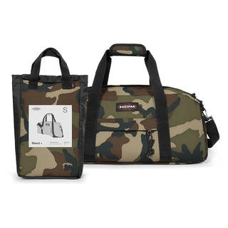 Eastpak Stand+ Duffelbag 34L - Camo, fotad mot en vit bakgrund.