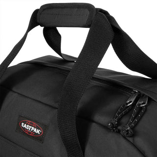 Eastpak Stand+ Duffelbag 34L - Black, fotad mot en vit bakgrund.