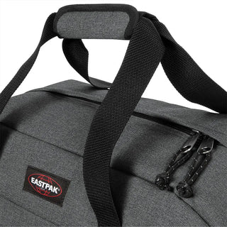 Eastpak Stand+ Duffelbag 34L - Black Denim, fotad mot en vit bakgrund.