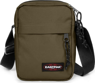 Eastpak The One Crossbodyväska - Army Olive, fotad mot en vit bakgrund.
