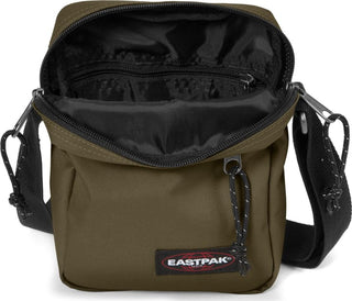 Eastpak The One Crossbodyväska - Army Olive, fotad mot en vit bakgrund.