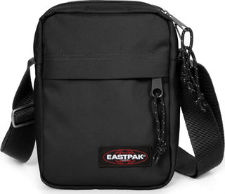 Eastpak The One Crossbodyväska - Black, fotad mot en vit bakgrund.