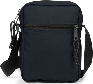 Eastpak The One Crossbodyväska - Black, fotad mot en vit bakgrund.