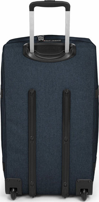 Eastpak Transit'R Mellanstor Resväska - Triple Denim, fotad mot en vit bakgrund.