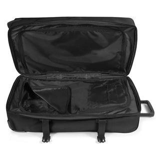 Eastpak Tranverz Stor Resväska - Black, fotad mot en vit bakgrund.