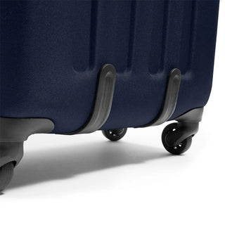Eastpak Tranzshell Stor Resväska 77cm - Ultra Marine, fotad mot en vit bakgrund.