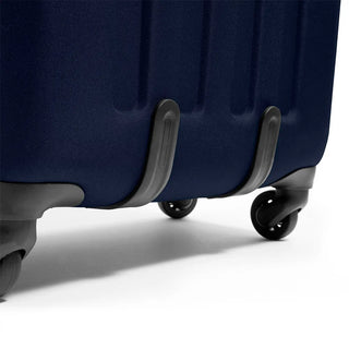 Eastpak Tranzshell Mellanstor Resväska 67cm - Ultra Marine, fotad mot en vit bakgrund.