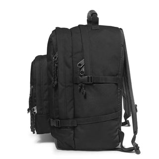 Eastpak Ultimate Ryggsäck - Black, fotad mot en vit bakgrund.