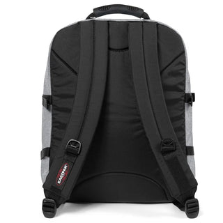 Eastpak Ultimate Ryggsäck - Sunday Grey, fotad mot en vit bakgrund.